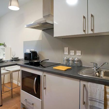 1 Bedroom Apartments, Studios And Ensuite Bedrooms With Shared Kitchen At Centro House In 스털링 외부 사진