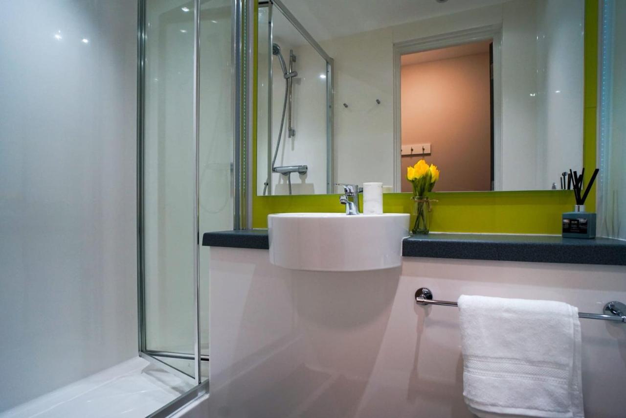 1 Bedroom Apartments, Studios And Ensuite Bedrooms With Shared Kitchen At Centro House In 스털링 외부 사진